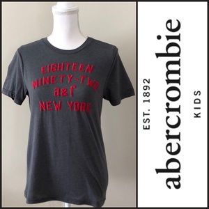 BOYS ABERCROMBIE KIDS GRAPHIC COTTON TEE in L
